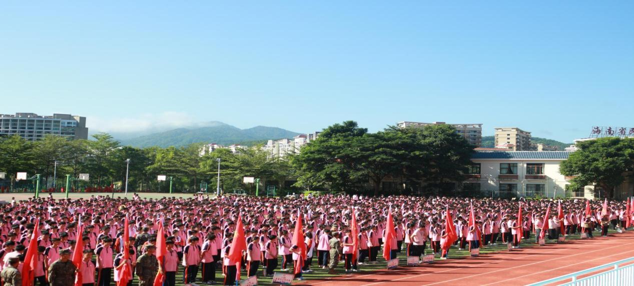 海南省農林科技學校舉行2024年新生軍訓匯演暨表彰總結大會